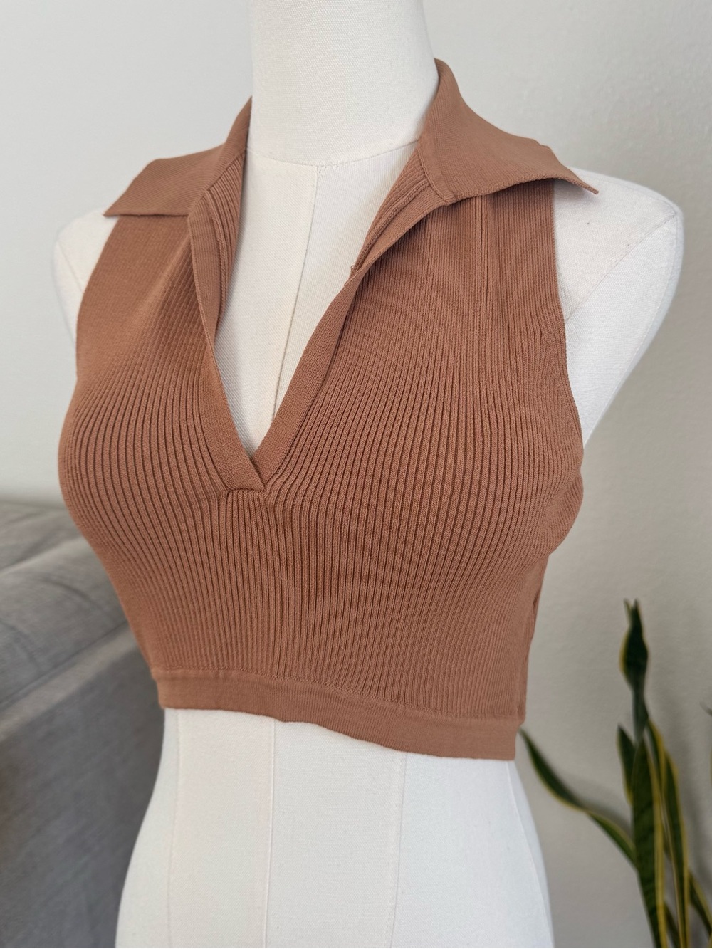 Miss Love Ribbed Knit V Neck Crop Top Medium Brown Tan M Collared Sleeveless Y2k
